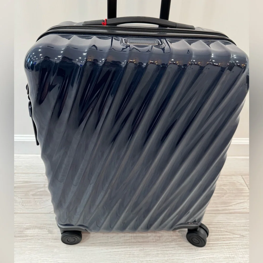 TUMI 19 DEGREE Continental Expandable 4 Wheeled Carry-On Blue